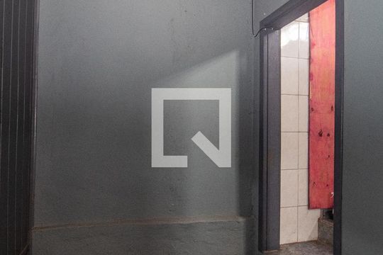 Corredor de casa à venda com 2 quartos, 50m² em São José, Porto Alegre