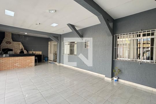 Garagem de casa à venda com 3 quartos, 225m² em Vila Humaita, Santo André