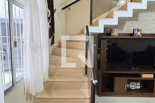 Escada de casa à venda com 3 quartos, 225m² em Vila Humaita, Santo André