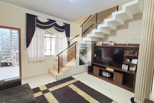 Sala de casa à venda com 3 quartos, 225m² em Vila Humaita, Santo André