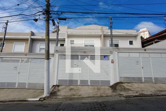Fachada de casa à venda com 3 quartos, 100m² em Cidade Vargas, São Paulo