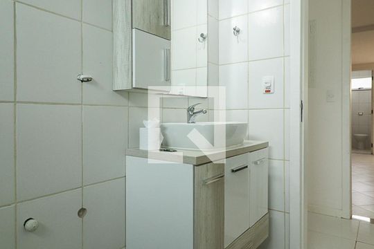 Banheiro de apartamento para alugar com 3 quartos, 118m² em São João, Porto Alegre