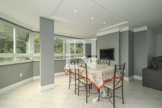 Sala de apartamento para alugar com 3 quartos, 118m² em São João, Porto Alegre