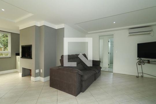 Sala de apartamento para alugar com 3 quartos, 118m² em São João, Porto Alegre