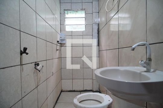 Banheiro de apartamento à venda com 2 quartos, 35m² em Canudos, Novo Hamburgo