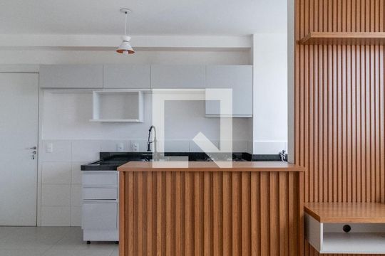 Cozinha de apartamento para alugar com 2 quartos, 40m² em Barra Funda, São Paulo