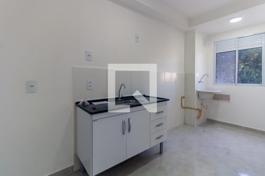 Cozinha de apartamento para alugar com 2 quartos, 38m² em Vila Ema, São Paulo