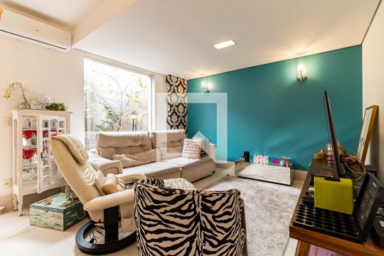 Sala de casa de condomínio à venda com 3 quartos, 240m² em Aclimação, São Paulo