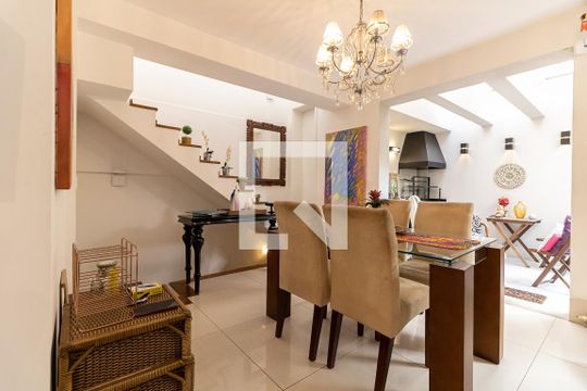 Sala de casa de condomínio à venda com 3 quartos, 240m² em Aclimação, São Paulo