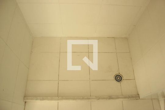 Banheiro de apartamento para alugar com 2 quartos, 45m² em Vila Itapegica, Guarulhos