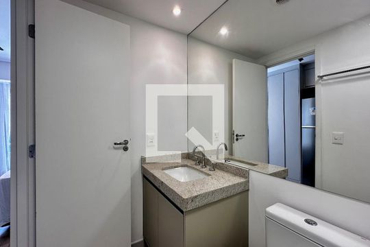 Banheiro de kitnet/studio à venda com 0 quarto, 24m² em Brooklin, São Paulo