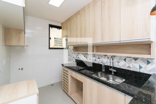 Sala/Cozinha de apartamento para alugar com 2 quartos, 49m² em Irajá, Rio de Janeiro
