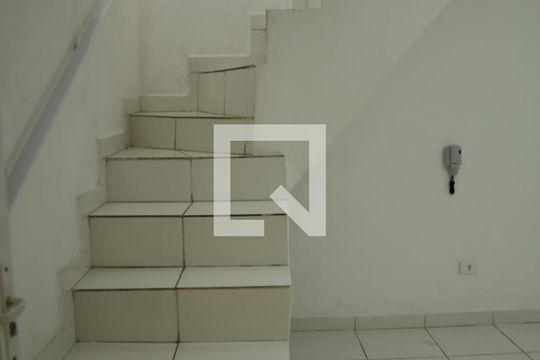 Escada de casa para alugar com 1 quarto, 55m² em Vila Santo Agostinho, São Bernardo do Campo