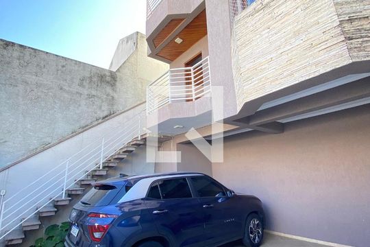Garagem de casa à venda com 4 quartos, 158m² em Jardim Barbosa, Guarulhos