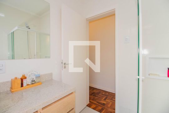 Banheiro de apartamento à venda com 2 quartos, 68m² em Petrópolis, Porto Alegre