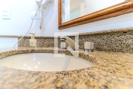 Banheiro de apartamento para alugar com 1 quarto, 49m² em Santa Cecilia, São Paulo