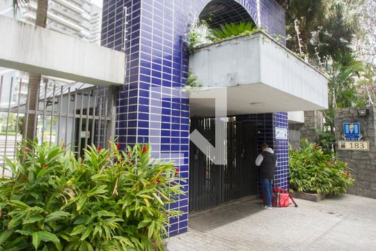 Fachada de apartamento para alugar com 3 quartos, 130m² em Santo Amaro, São Paulo