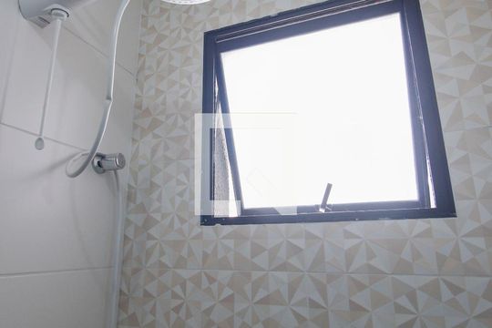 Banheiro de kitnet/studio para alugar com 1 quarto, 29m² em Vila Ernesto, São Paulo