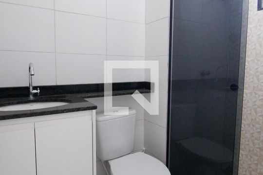Banheiro de kitnet/studio para alugar com 1 quarto, 29m² em Vila Ernesto, São Paulo