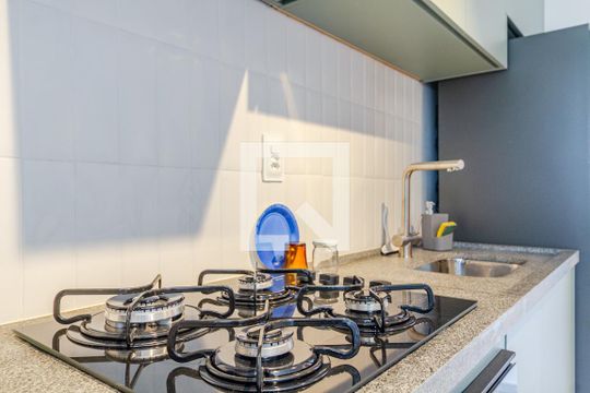 Cozinha de apartamento para alugar com 2 quartos, 49m² em Pinheiros, São Paulo