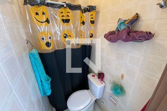 Banheiro de serviço de apartamento à venda com 2 quartos, 51m² em Engenho de Dentro, Rio de Janeiro