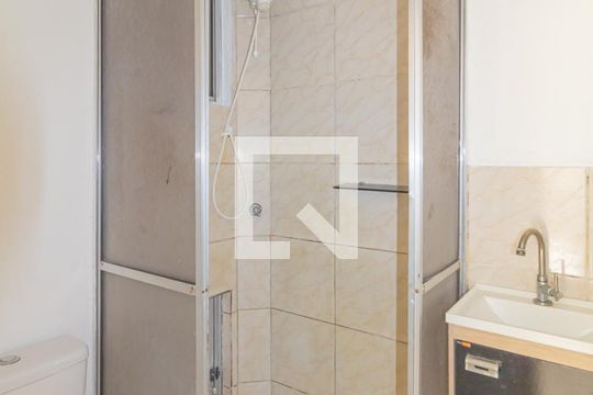 Banheiro de apartamento à venda com 2 quartos, 42m² em Olaria, Canoas