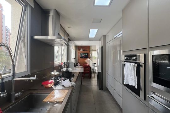 Cozinha de apartamento para alugar com 4 quartos, 221m² em Paraíso, São Paulo