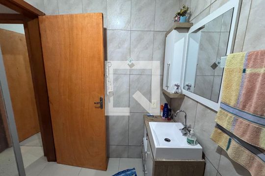 Banheiro de casa à venda com 2 quartos, 90m² em Santos Dumont, São Leopoldo