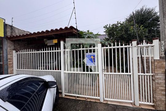 Fachada de casa à venda com 2 quartos, 90m² em Santos Dumont, São Leopoldo
