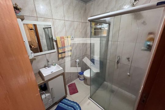 Banheiro de casa à venda com 2 quartos, 90m² em Santos Dumont, São Leopoldo