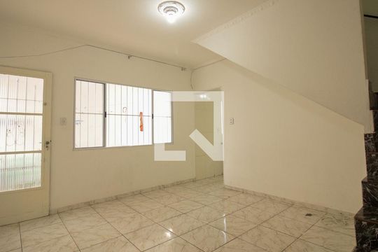 Sala de casa para alugar com 2 quartos, 85m² em Vila Paulo Silas, São Paulo