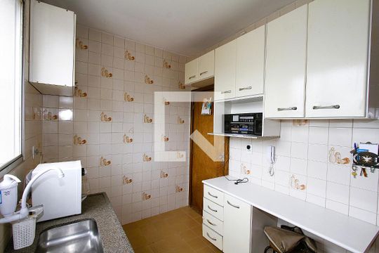 Cozinha de apartamento à venda com 3 quartos, 70m² em Calafate, Belo Horizonte