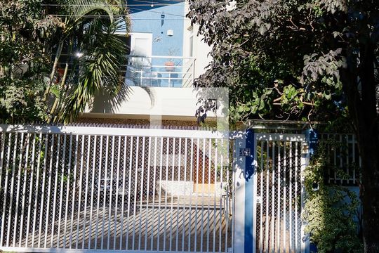 Fachada de casa à venda com 4 quartos, 444m² em City Bussocaba, Osasco