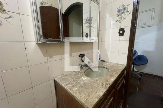 Banheiro Social de casa à venda com 3 quartos, 191m² em Penha de França, São Paulo