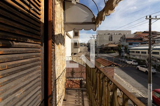 Sacada Quarto 1 de casa à venda com 4 quartos, 209m² em Jardim Maringa, São Paulo