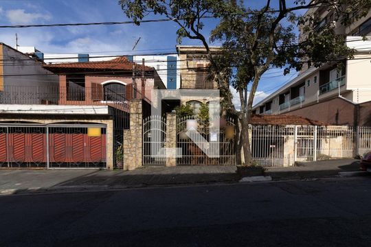 Fachada de casa à venda com 4 quartos, 209m² em Jardim Maringa, São Paulo