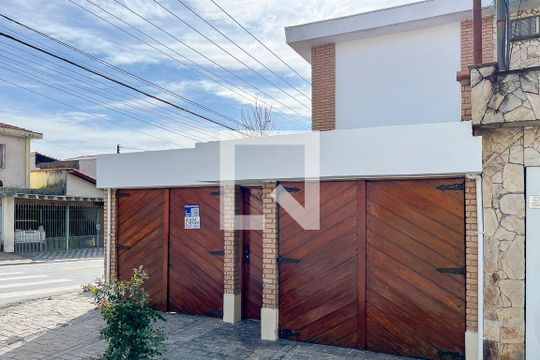 Fachada + plaquinha de casa à venda com 4 quartos, 200m² em Rudge Ramos, São Bernardo do Campo