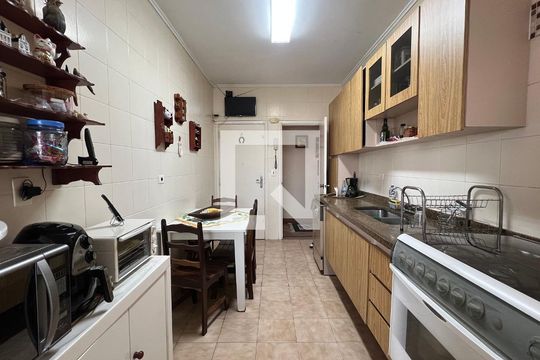Cozinha de apartamento à venda com 3 quartos, 135m² em Sumarezinho, São Paulo