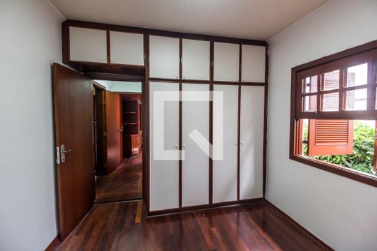 Quarto 1 de casa de condomínio para alugar com 3 quartos, 350m² em Alphaville, Santana de Parnaíba