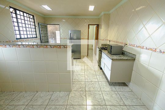 Cozinha de casa à venda com 4 quartos, 250m² em Itatiaia, Belo Horizonte