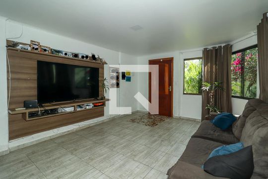 Casa à venda com 3 quartos, 130m² em Jardim Floresta, Porto Alegre