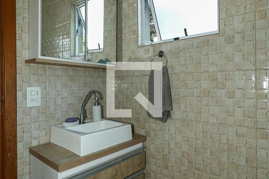 Banheiro da Suíte de casa à venda com 3 quartos, 130m² em Jardim Floresta, Porto Alegre