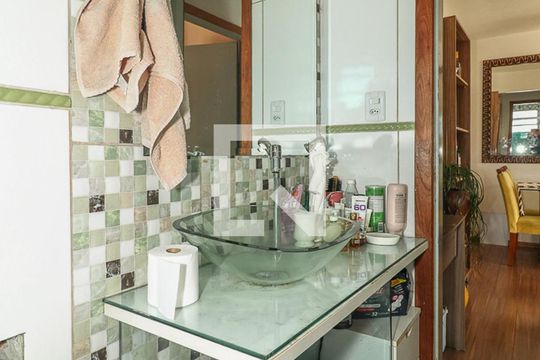 Banheiro de apartamento à venda com 1 quarto, 35m² em Jardim Dona Leopoldina, Porto Alegre