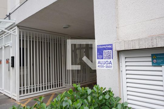 Plaquinha  de apartamento para alugar com 2 quartos, 44m² em Brás, São Paulo