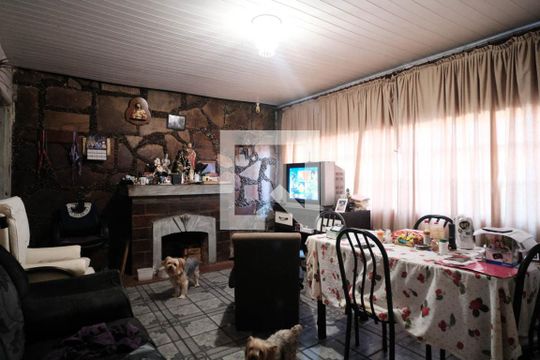 Casa para alugar com 4 quartos, 150m² em Jardim Três Marias, São Paulo