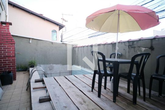 Área externa de casa para alugar com 4 quartos, 150m² em Jardim Três Marias, São Paulo