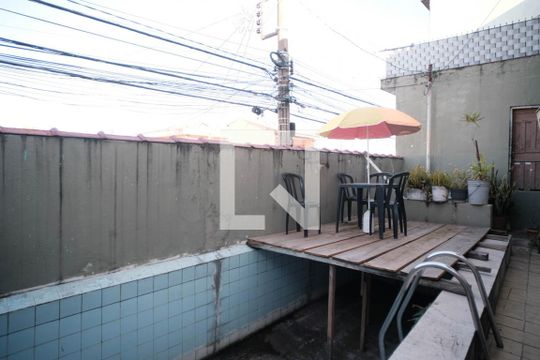 Área externa de casa para alugar com 4 quartos, 150m² em Jardim Três Marias, São Paulo