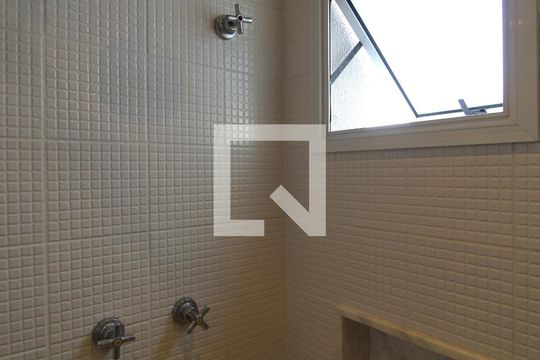 Banheiro da Suíte de kitnet/studio à venda com 1 quarto, 50m² em Itaim Bibi, São Paulo