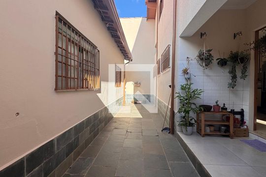 Quintal de casa à venda com 3 quartos, 110m² em Jardim Santa Eudoxia, Campinas
