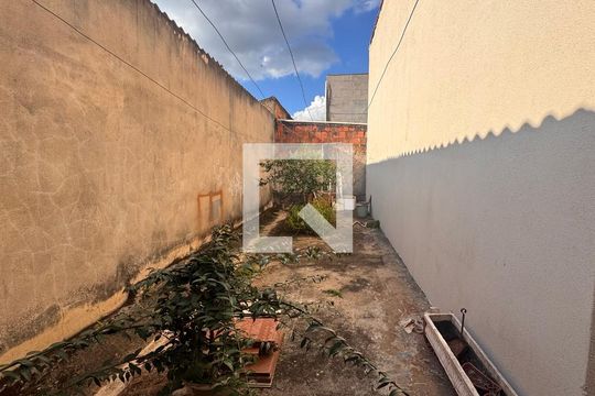 Quintal de casa à venda com 3 quartos, 110m² em Jardim Santa Eudoxia, Campinas
